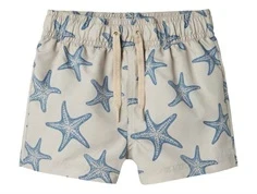 Sandfarvet badebukser med blå søstjerner fra Name it 13239792 pure cashmere